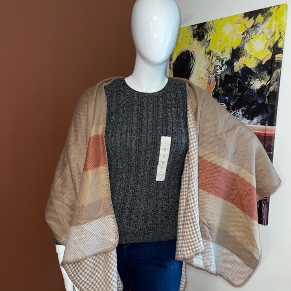 ⭐️Women’s Mixit reversible poncho one size - Picture 3 of 6